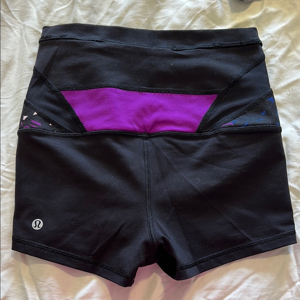 Lululemon Reversible Micro Shorts Size 4 - Picture 4 of 6
